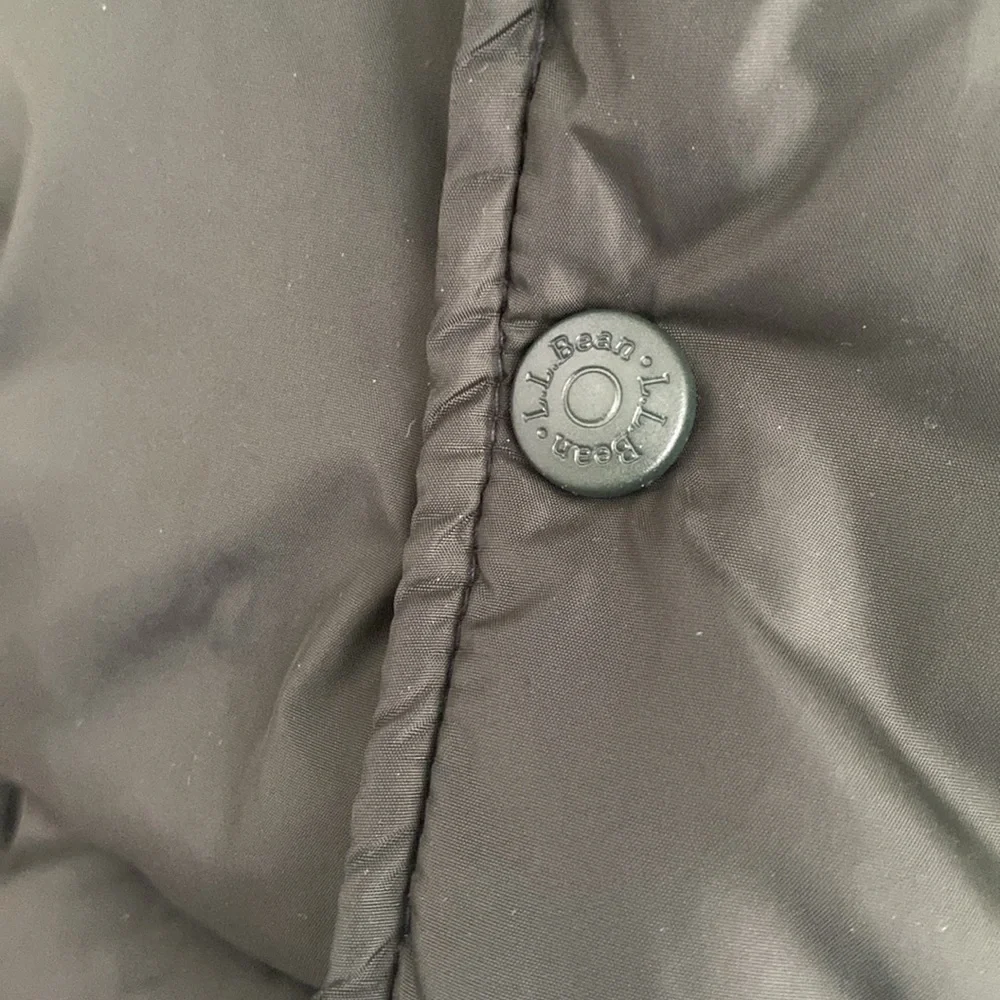 L.L. Bean Down Puffer Vest, XL, EUC - Picture 3 of 4